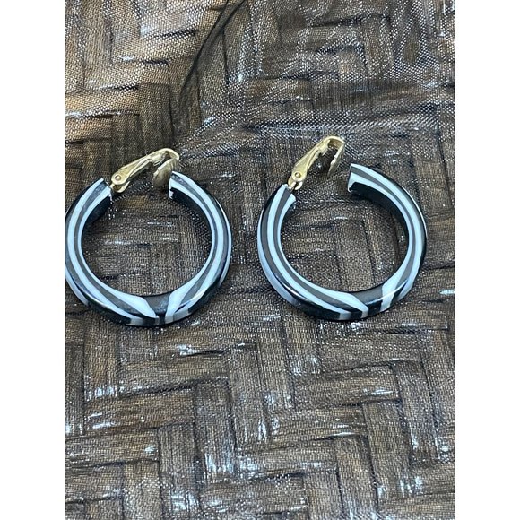 Vintage Clip On Earrings Striped Chunky Hoop Black White Gold - Picture 2 of 7